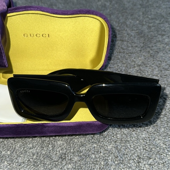 Gucci like new thick rim sunglasses - Picture 3 of 6